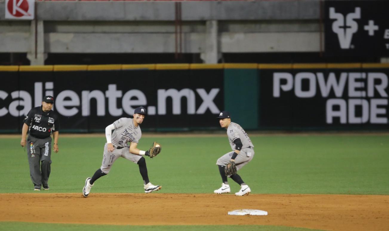 $!Sultanes evita barrida en el puerto ante Venados