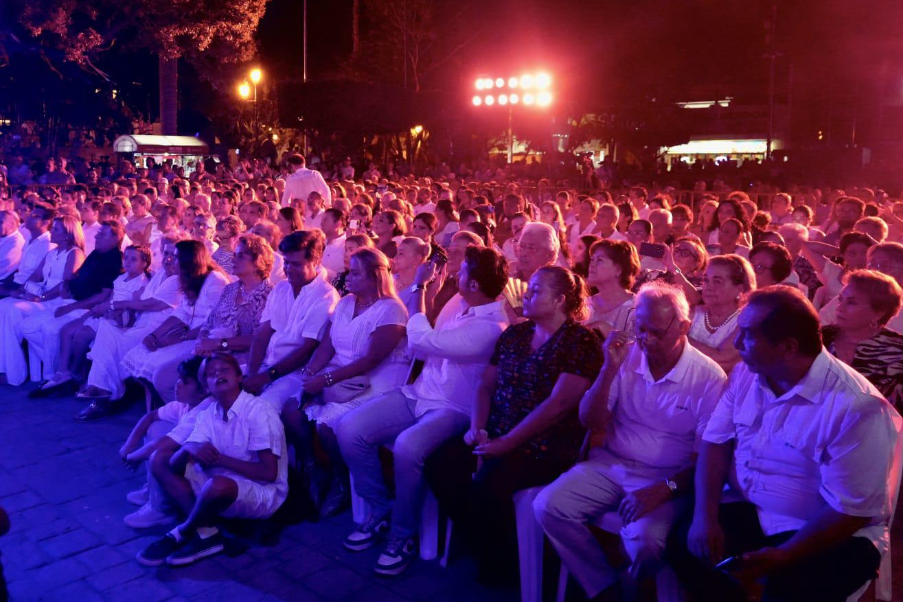 $!La audiencia llenó el espacio para disfrutar la velada musical.