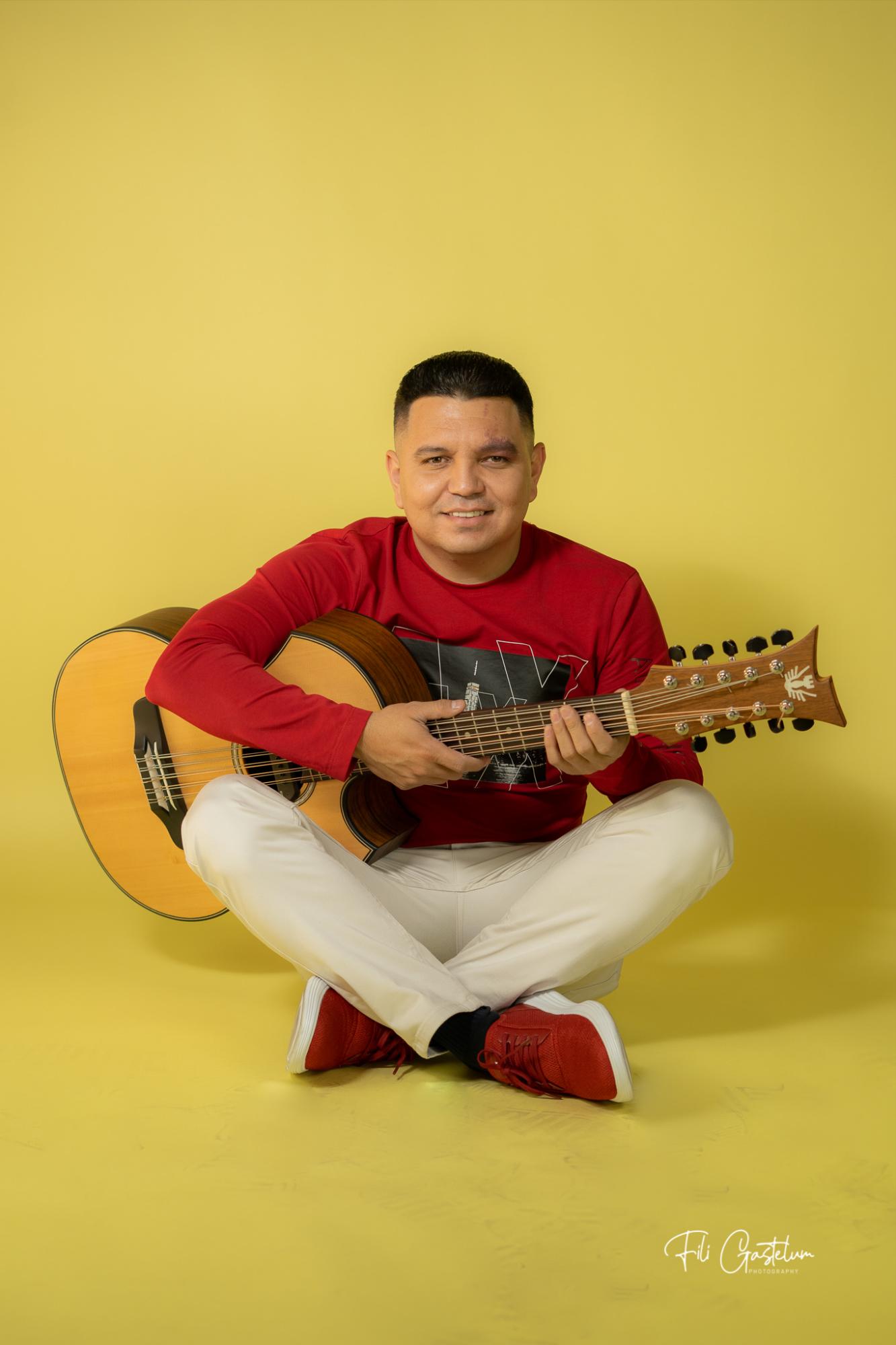 $!Recibe Luciano Luna premio a su trayectoria en la música