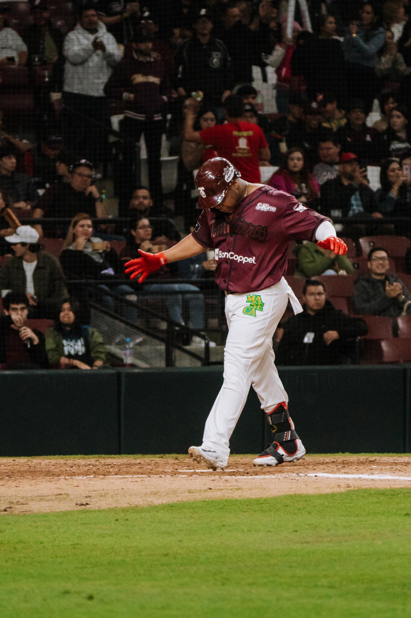 $!Gran exhibición colectiva de Tomateros para llevarse el primero de la serie