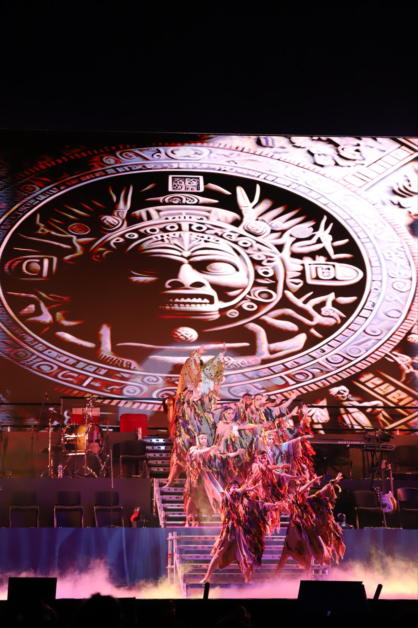 $!Recibe su corona Héctor II como Rey del Carnaval de Mazatlán 2024