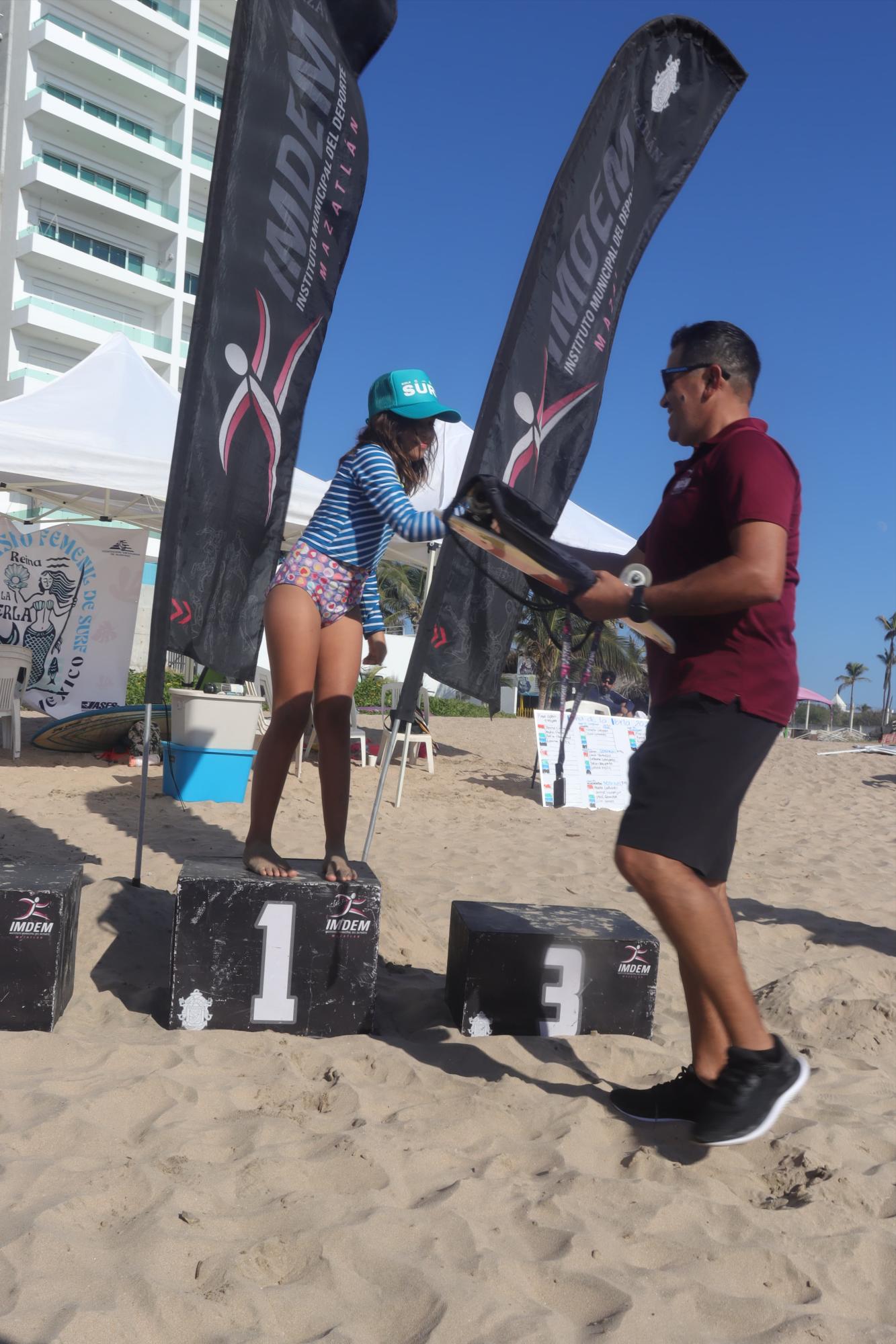 $!Las reinas del mar se apoderan del surfing en Mazatlán