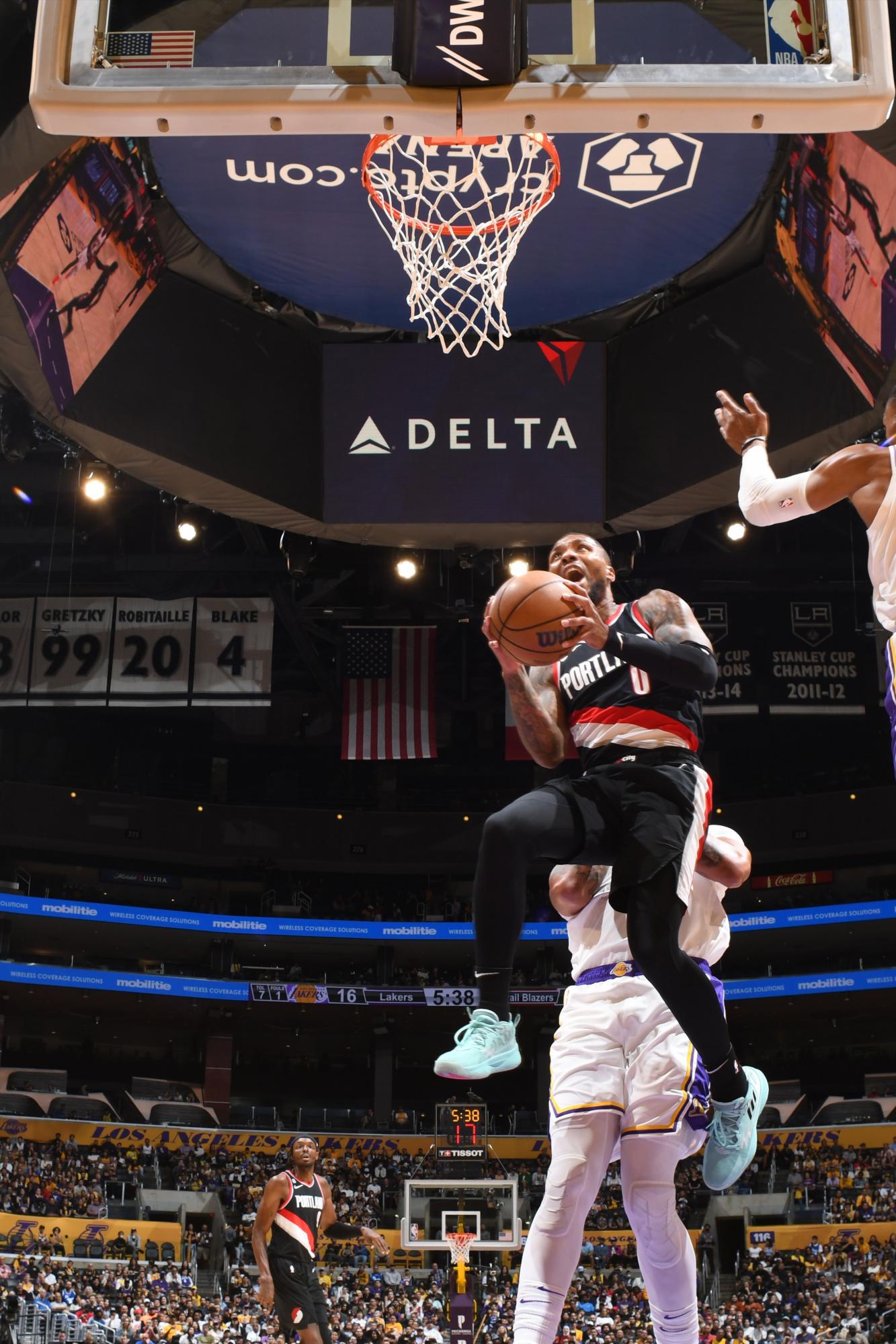 $!Trail Blazers le niega a Lakers su primera victoria de la campaña