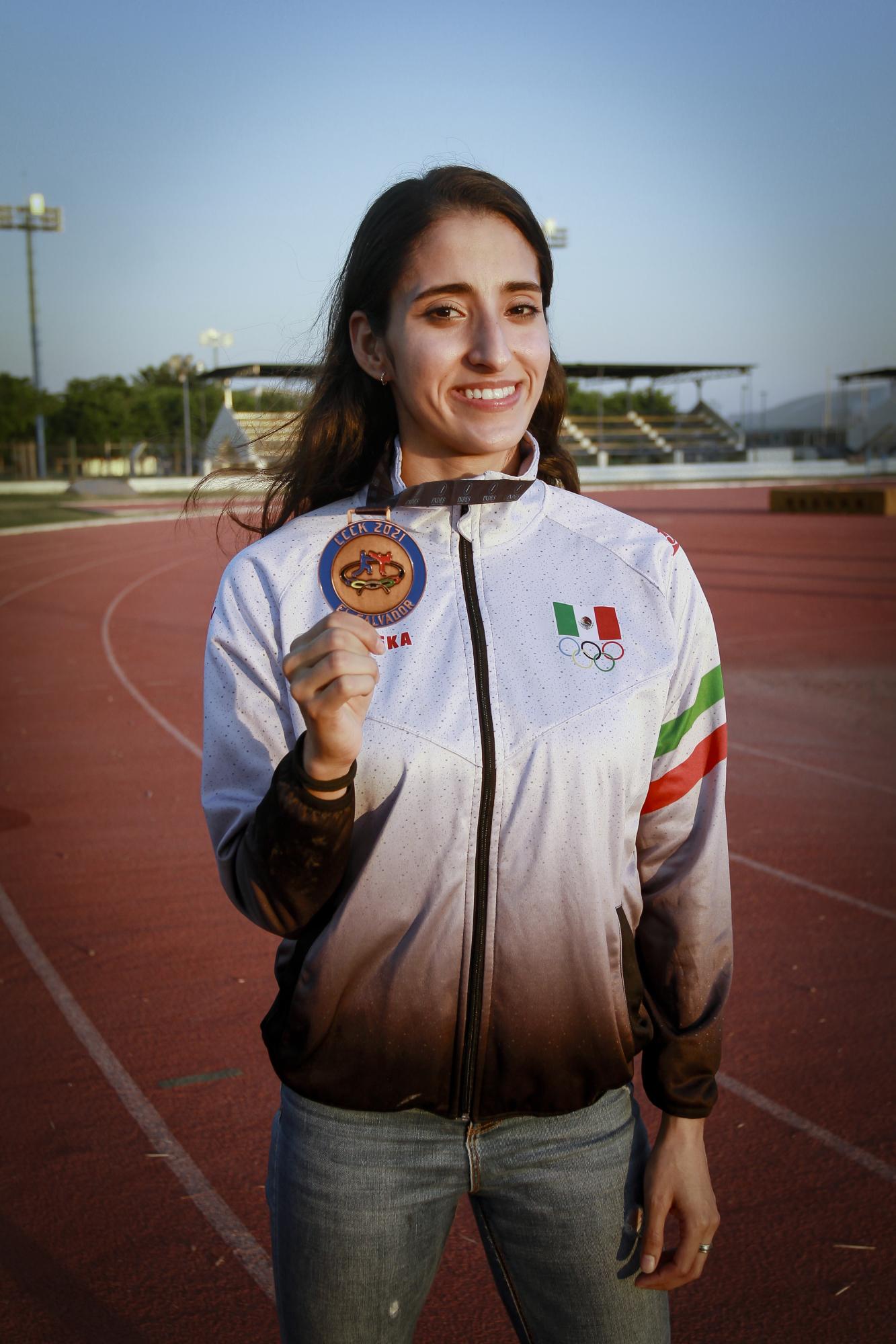 $!Yamileth ha tenido que hacer sacrificios que hoy rinden frutos: representar a México en un mundial de karate