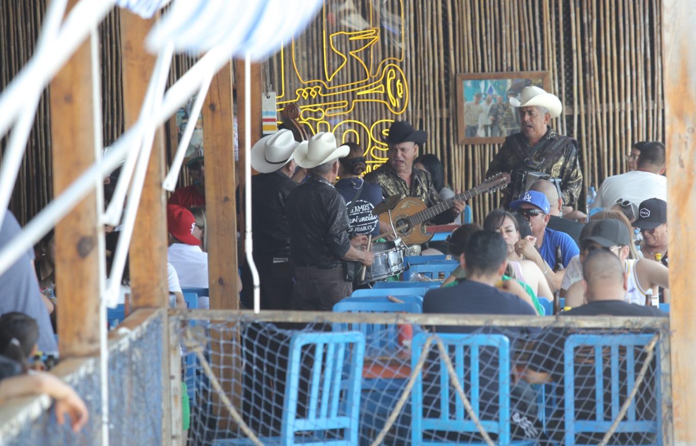 $!Prefieren restaurantes de la zona rural de Mazatlán para festejar el Día del Padre