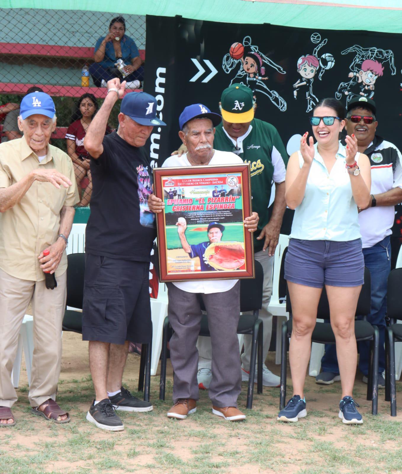 $!Viven emotivo playball en la Liga Campesina Río Presidio de Verano