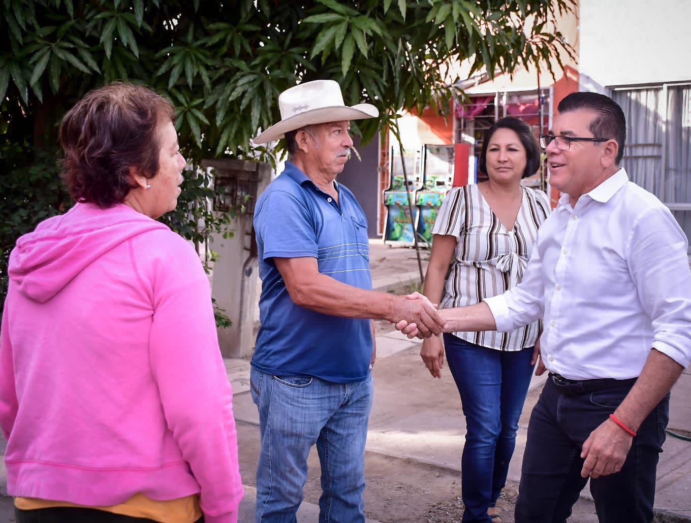 $!Le llueven al Alcalde de Mazatlán reclamos de atención también en Santa Fe