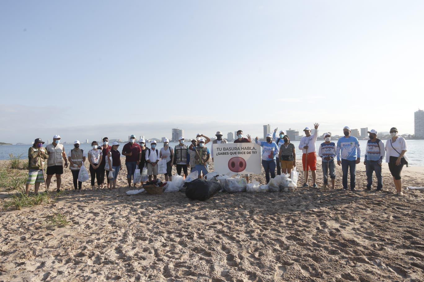 $!Realizan campaña de playas limpias en la Isla Venados, en Mazatlán