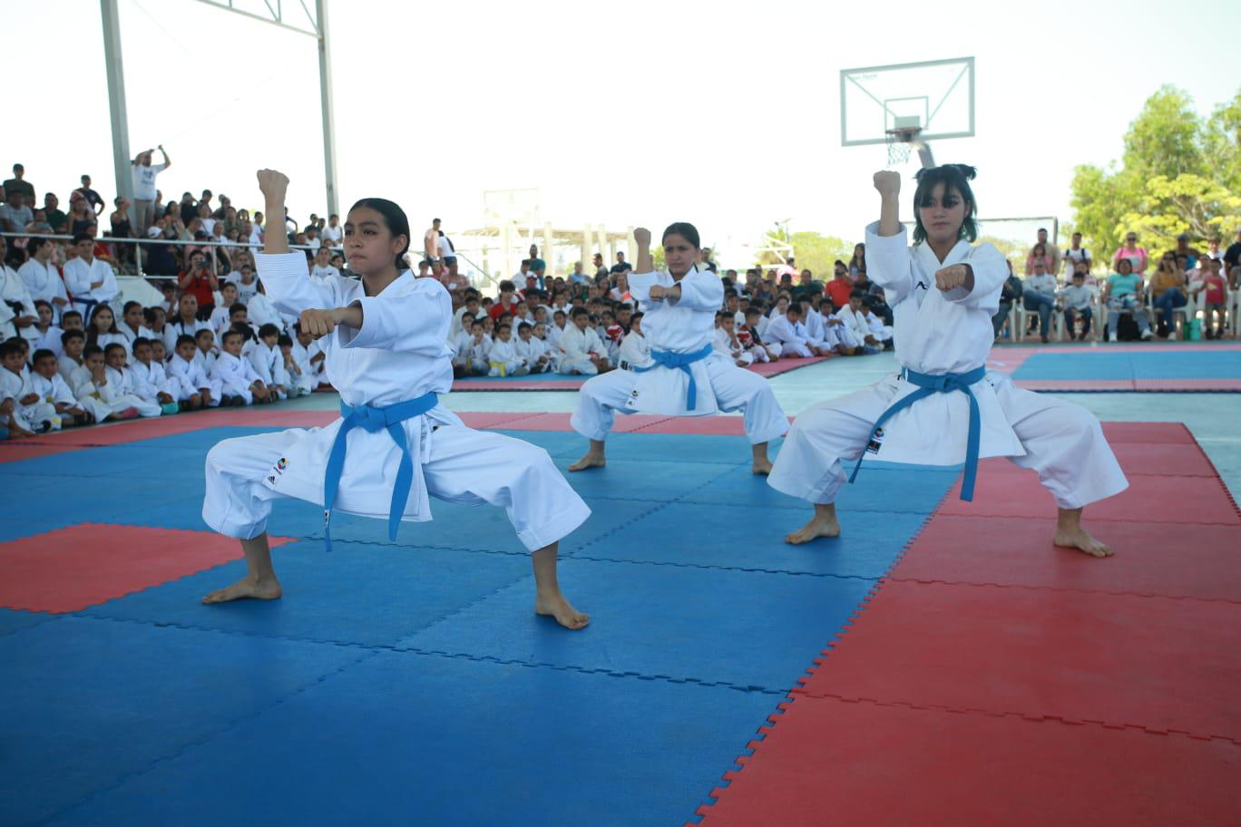 $!Gran fiesta viven karatecas en inauguración de Copa Noroeste