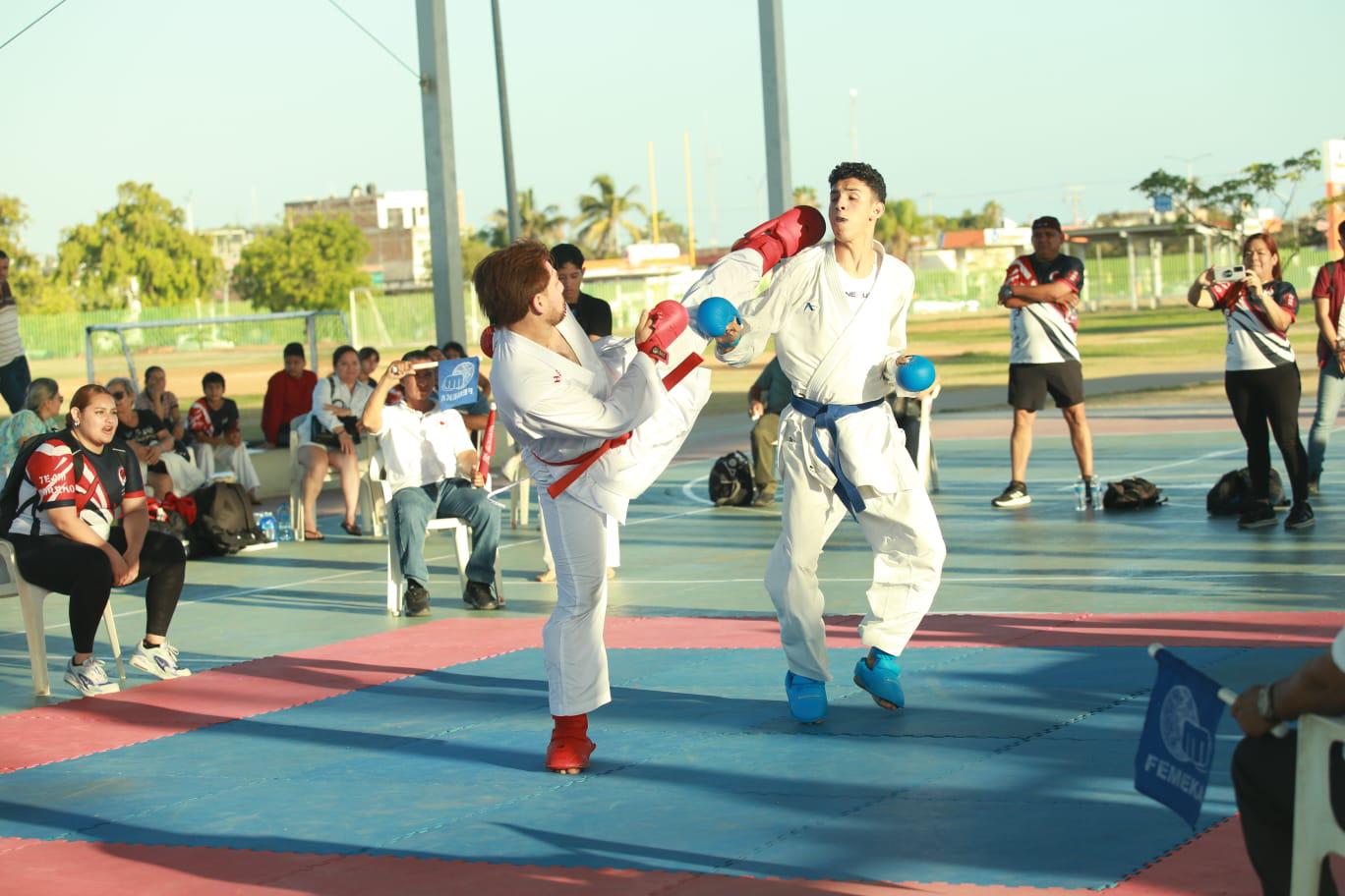 $!Fomentan el deporte en la edición 24 de la Copa Noroeste de Karate-Do