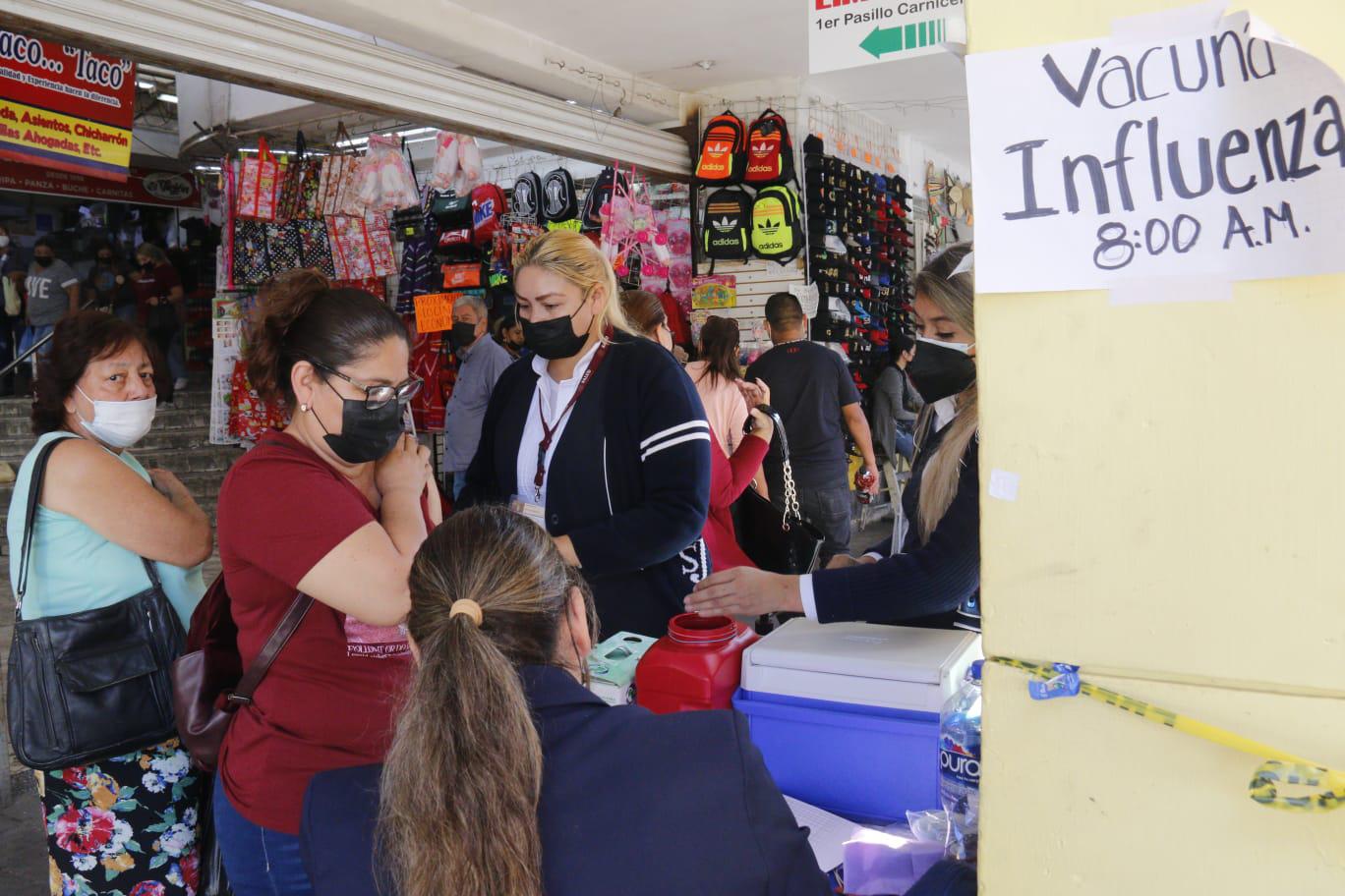 $!Realizan campaña de vacunación contra la influenza en el Centro de Culiacán