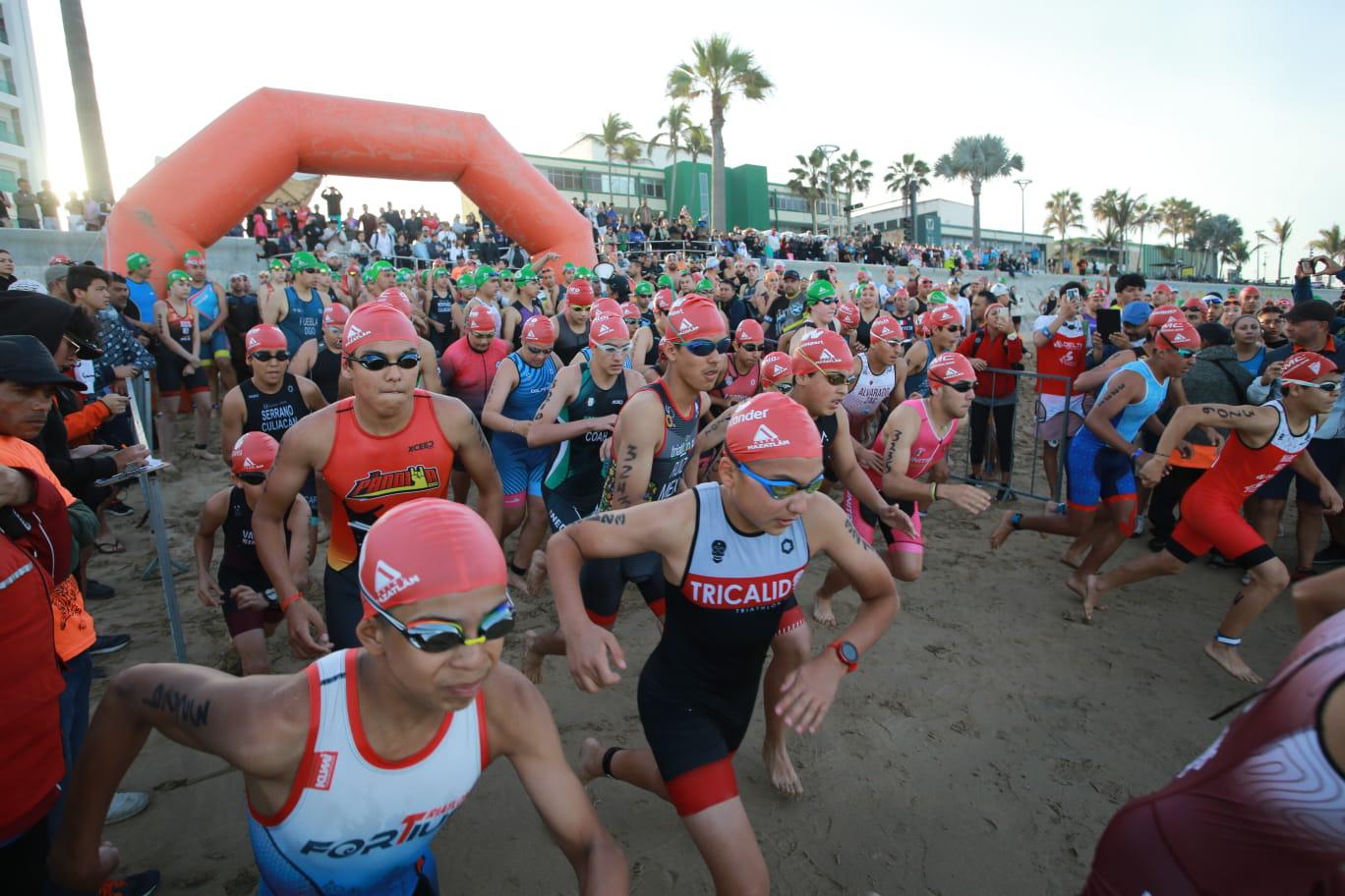 $!Triatlón Astri Internacional Mazatlán 2023 le da identidad deportiva al puerto: Alcalde