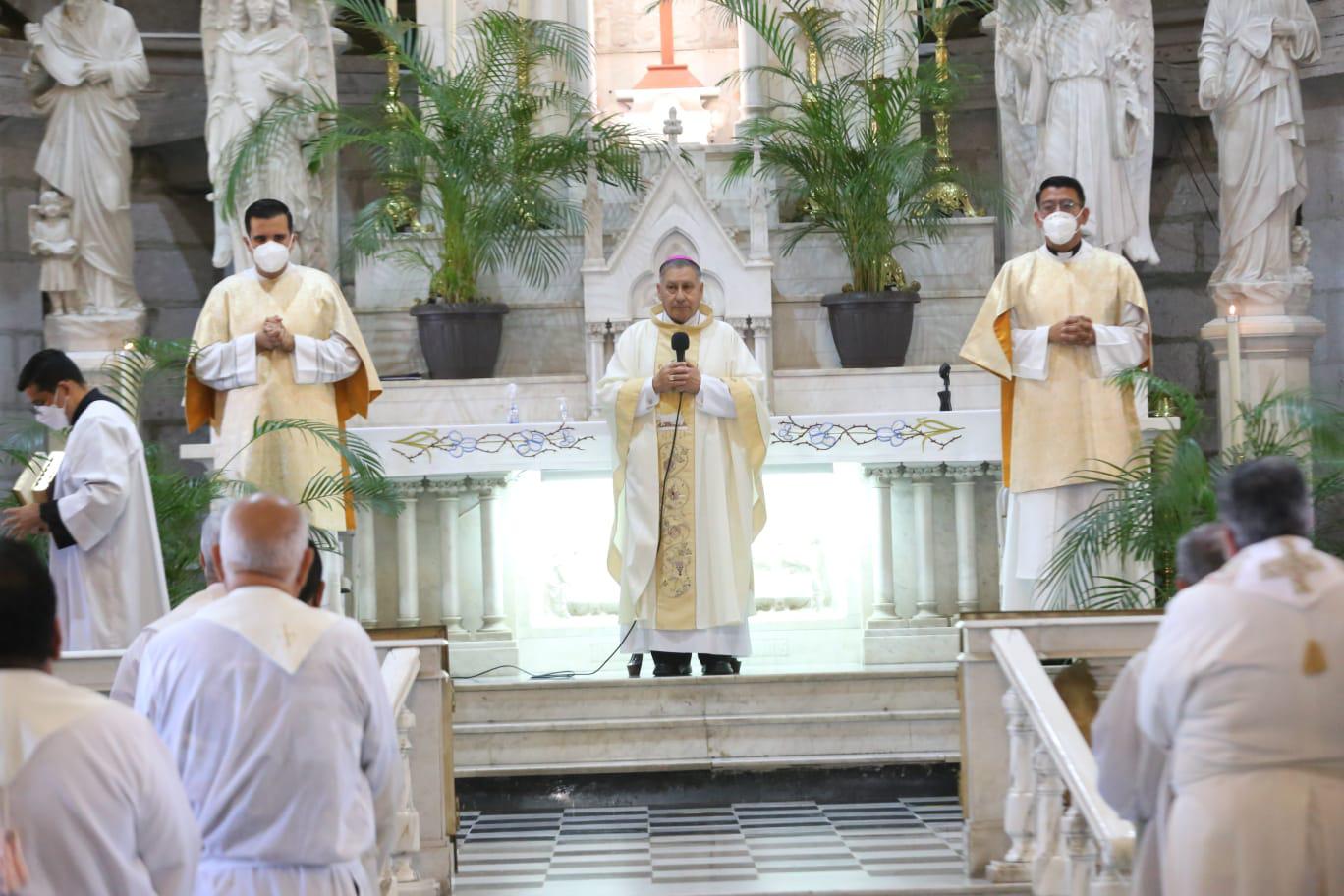 $!Renuevan promesas sacerdotales presbíteros de la Diócesis de Mazatlán