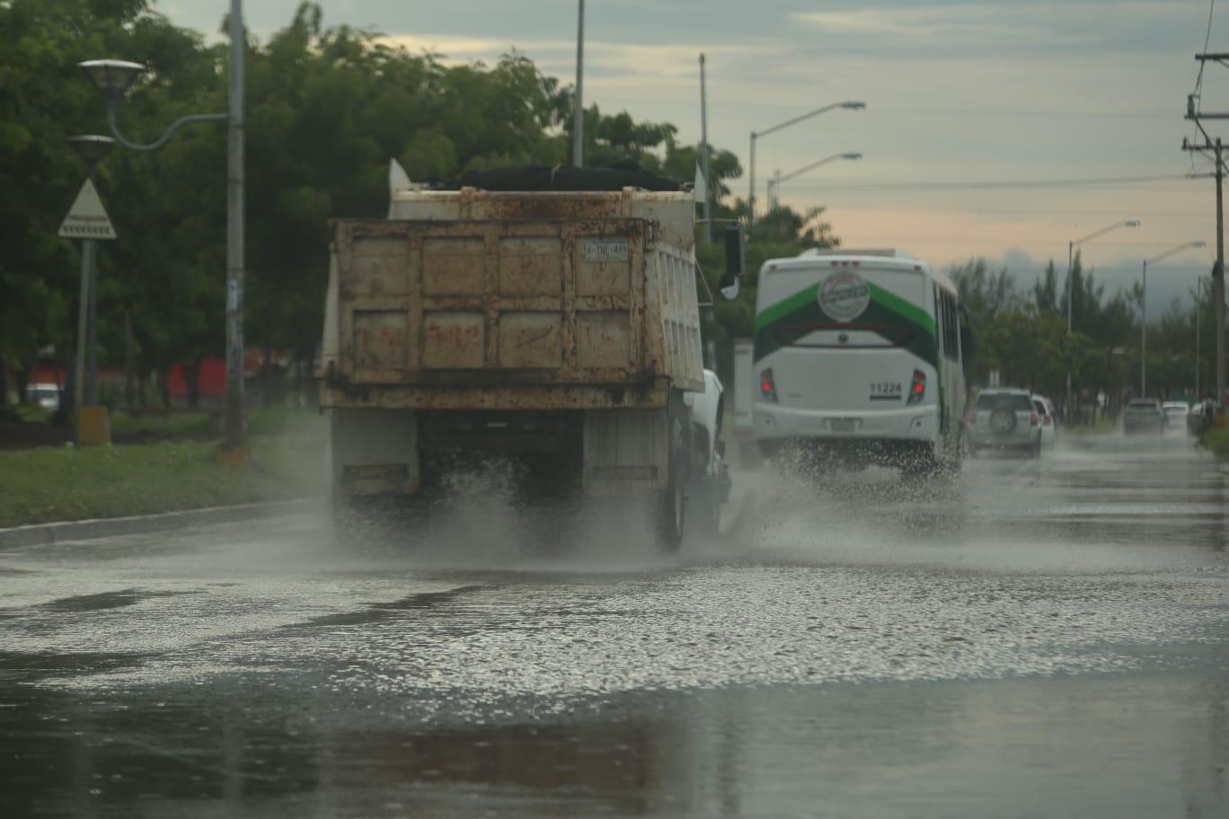 $!Lluvias deja de nuevo zonas encharcadas en diferentes partes de Mazatlán