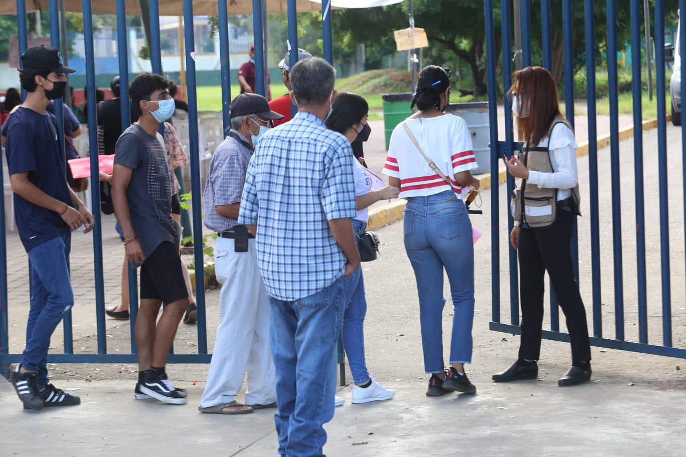 $!Por ser día de asueto, en Mazatlán se registra poca demanda en centros de vacunación Covid