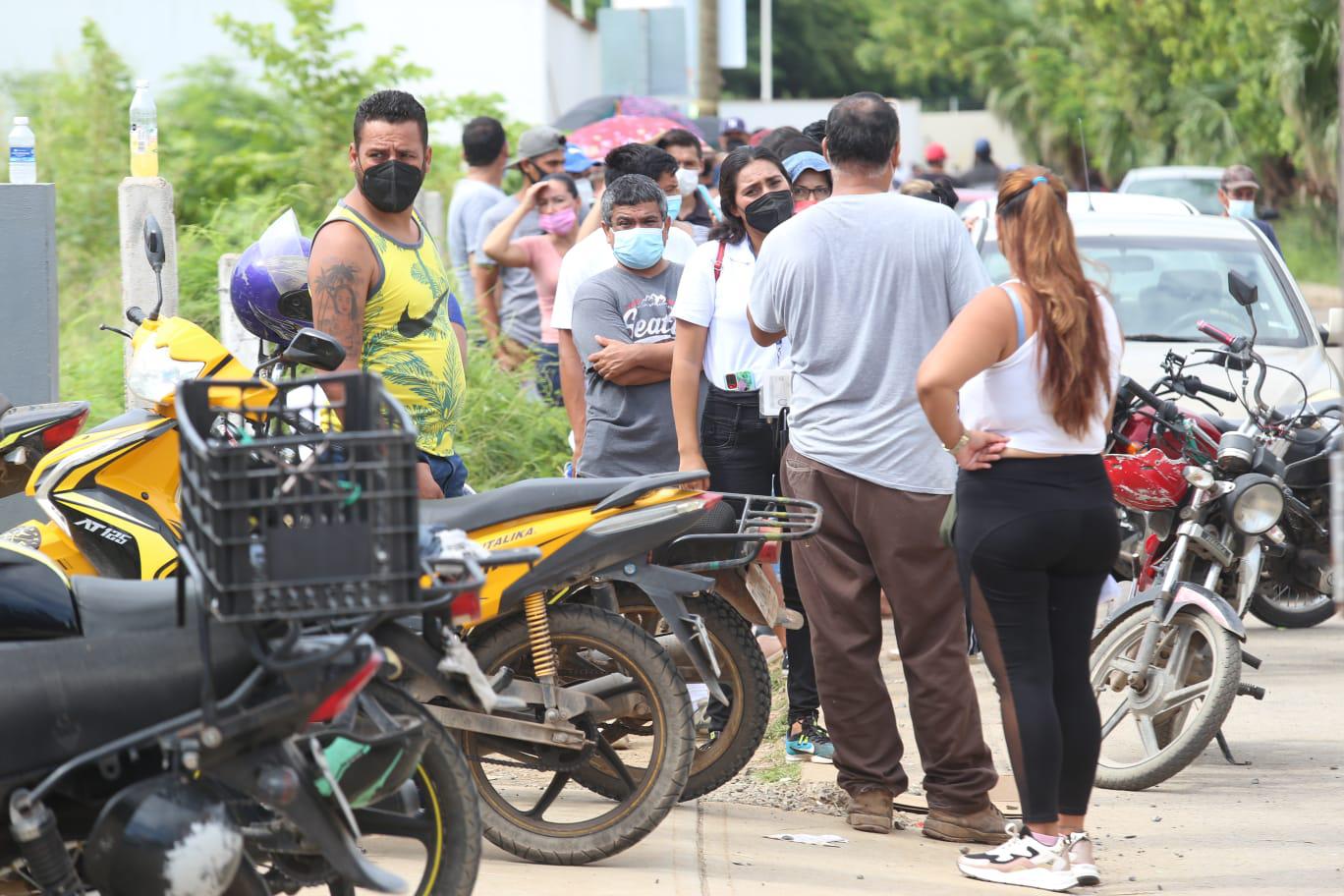 $!Por ser día de asueto, en Mazatlán se registra poca demanda en centros de vacunación Covid