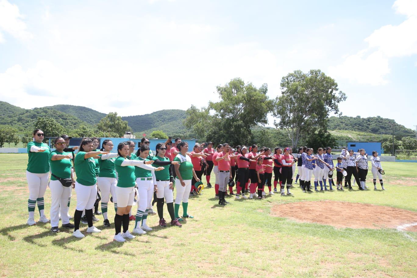 $!Estrecha lazos de amistad Club Chololos con cuadrangular de softbol