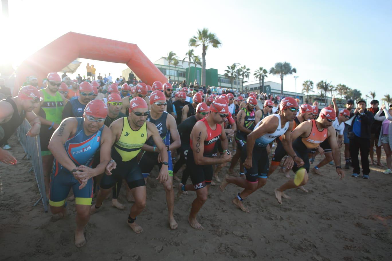 $!Triatlón Astri Internacional Mazatlán 2023 le da identidad deportiva al puerto: Alcalde