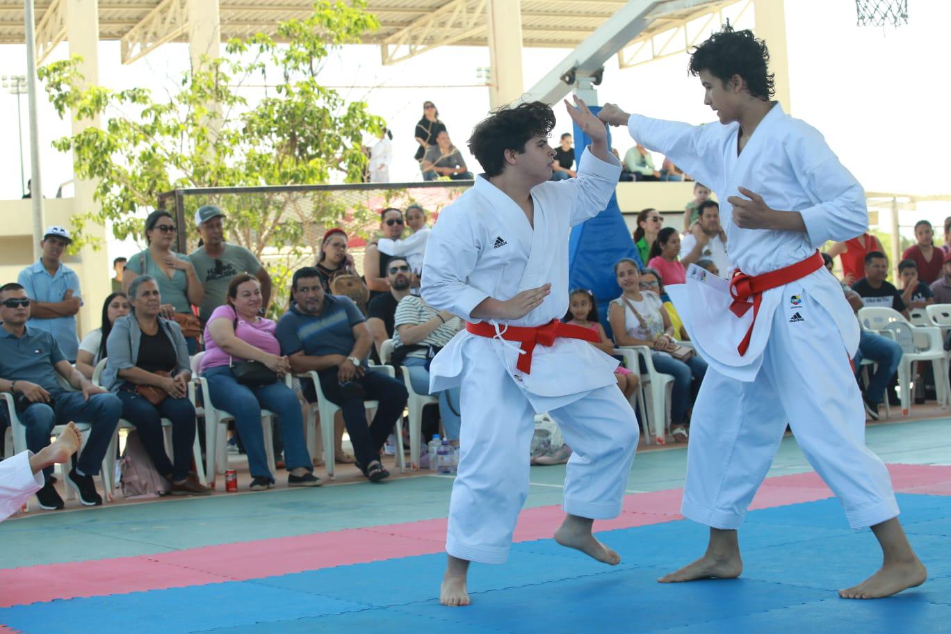 $!Fomentan el deporte en la edición 24 de la Copa Noroeste de Karate-Do