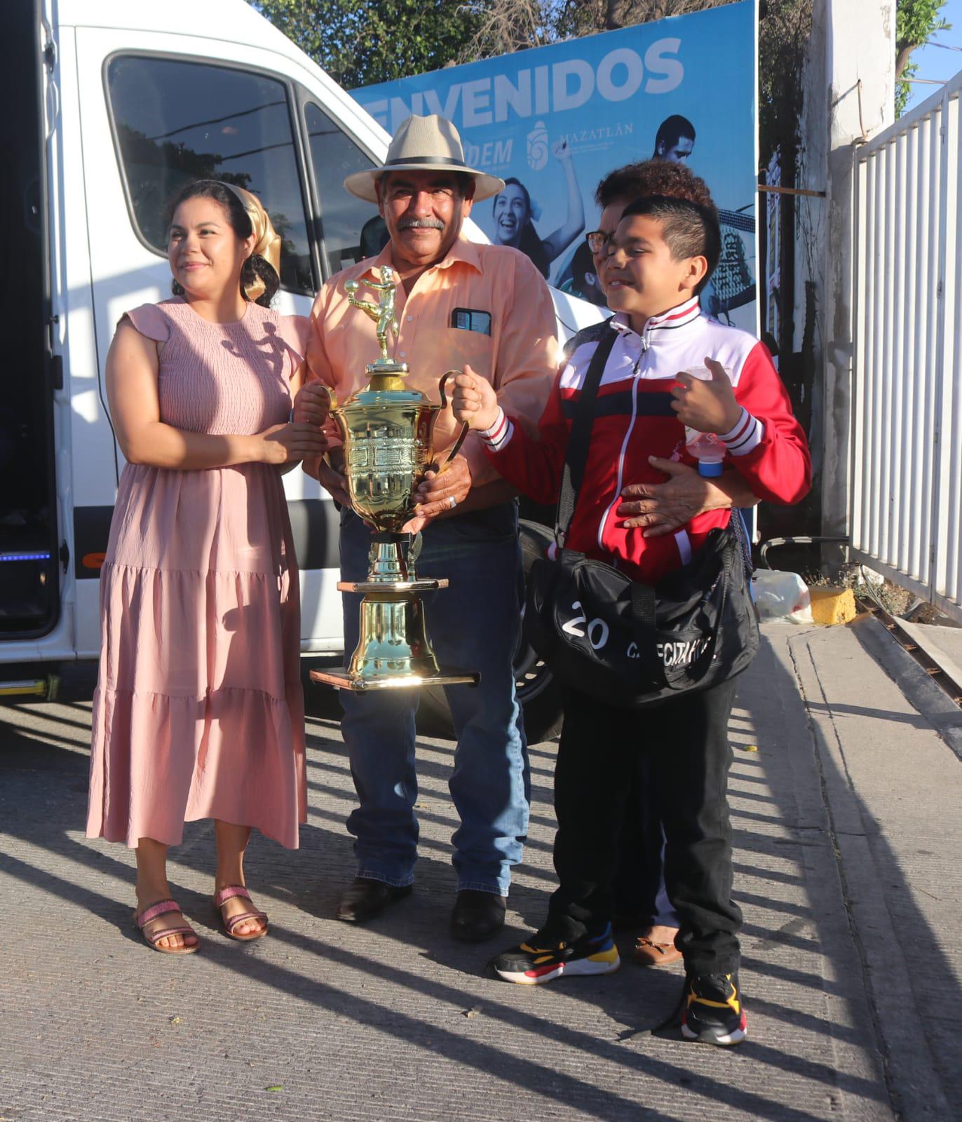 $!Selección Osos de Mazatlán regresa al puerto con el campeonato estatal