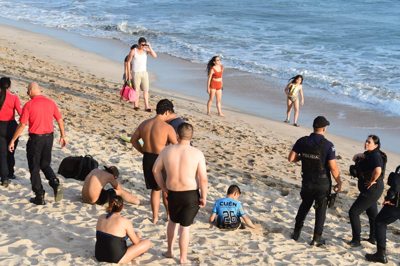 $!Desaparece menor originario de Puebla en playas de Mazatlán