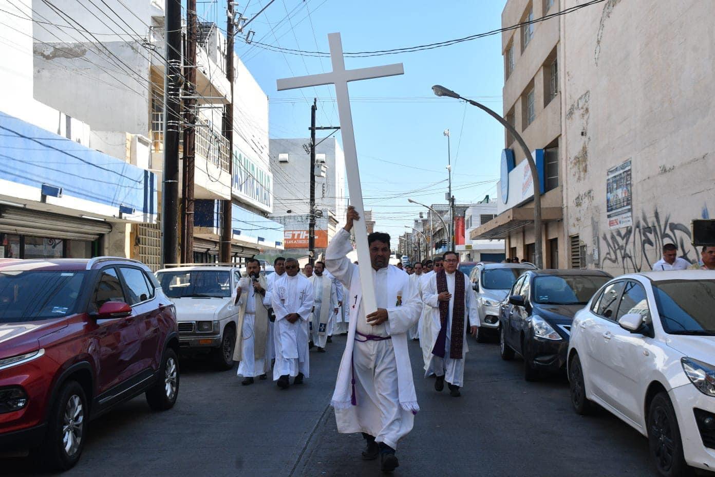 $!Acuden feligreses de Mazatlán a tomar la Ceniza