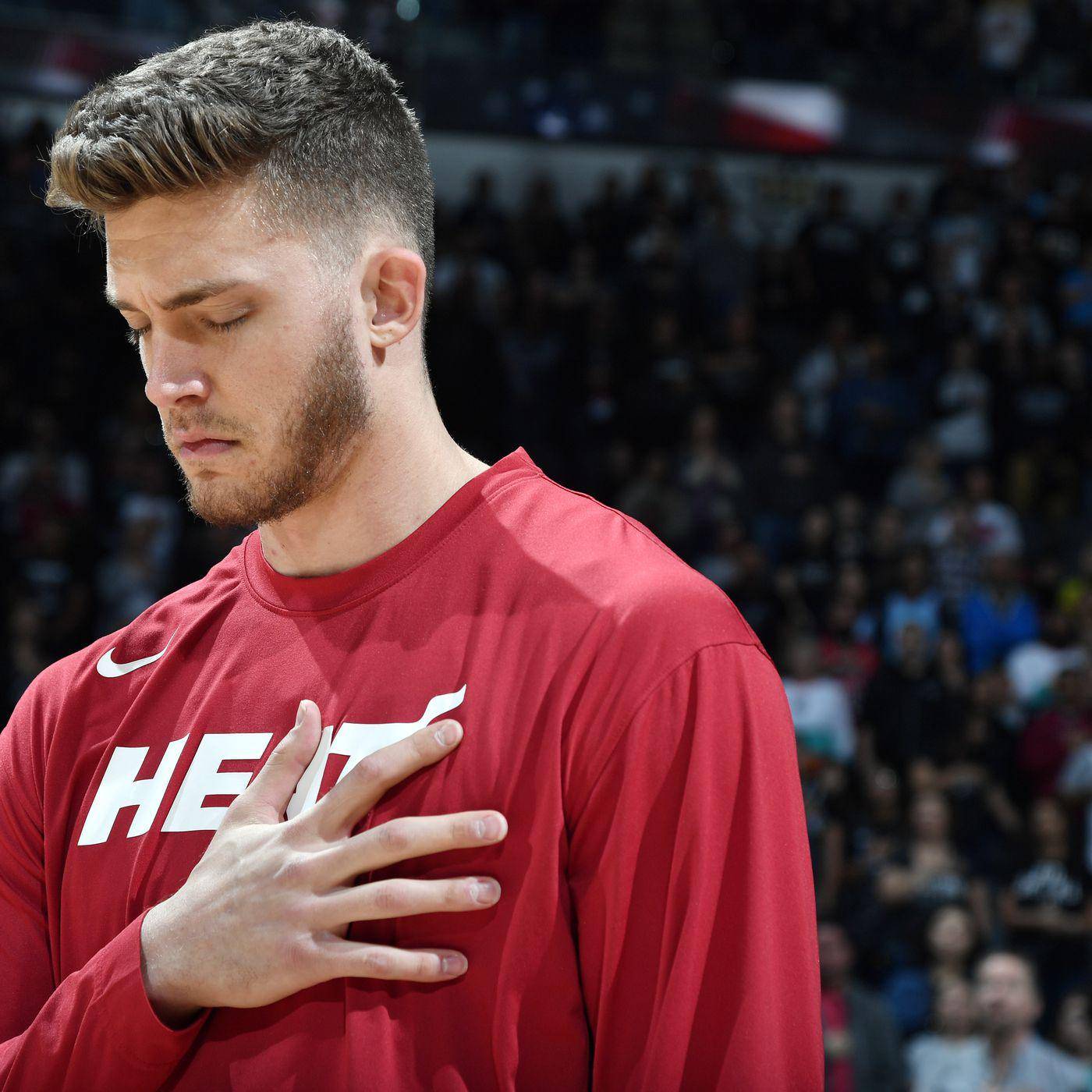 $!La NBA impone multa de 50 mil dólares a Meyers Leonard por pronunciar un insulto antisemita