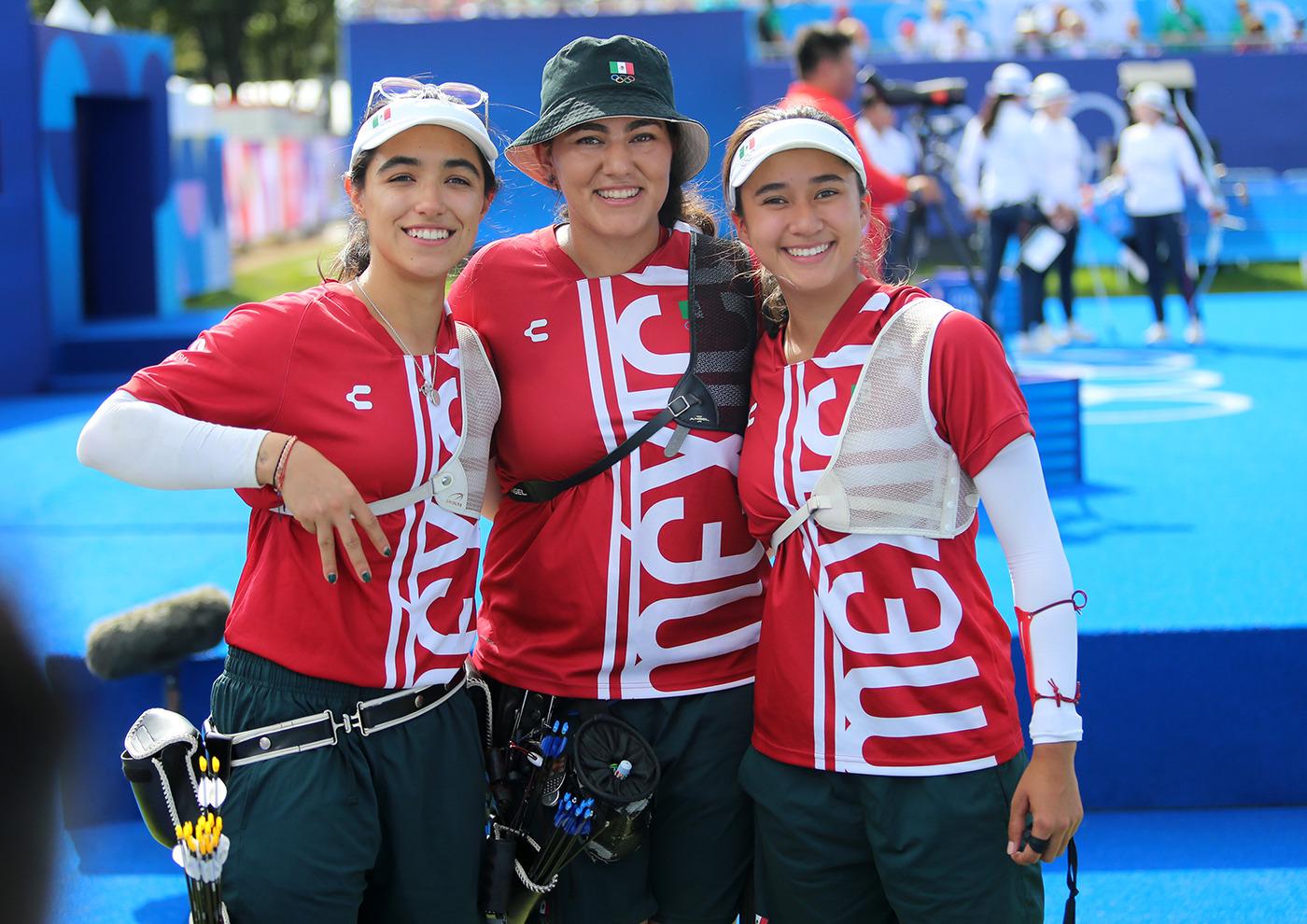 $!¡Primera medalla! Equipo mexicano femenil de tiro con arco gana bronce en París 2024