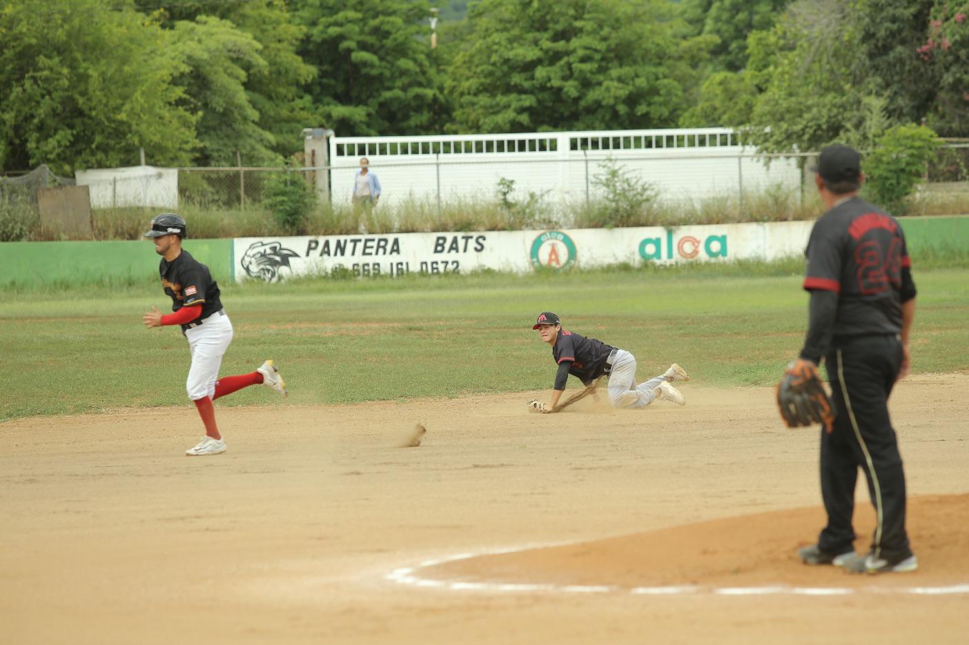 $!Alijadores de Chito Cano recaptura la corona de la Liga de Beisbol CB del Club Polluelos