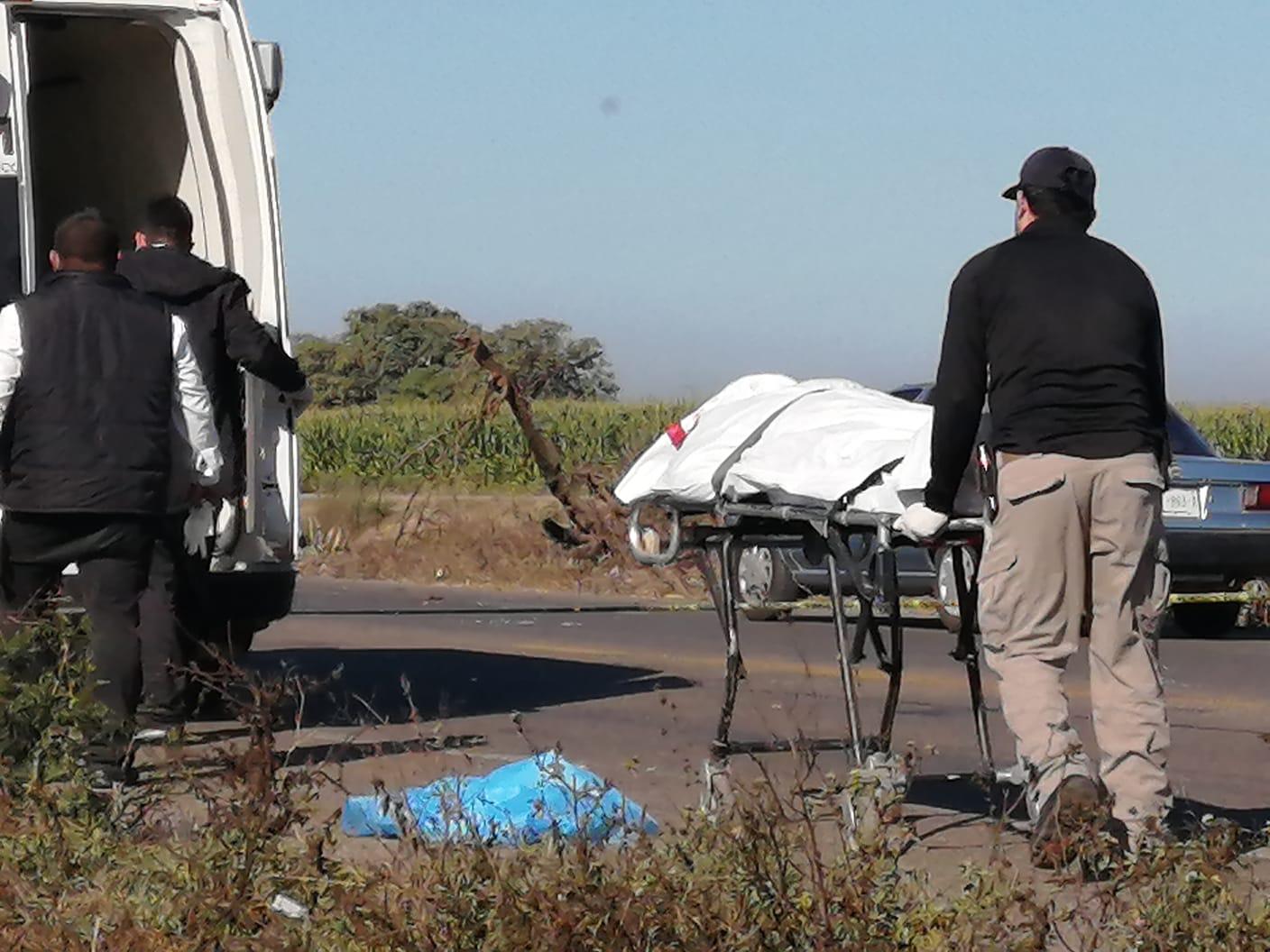 $!Embiste auto a moto en Culiacán y mueren dos hombres