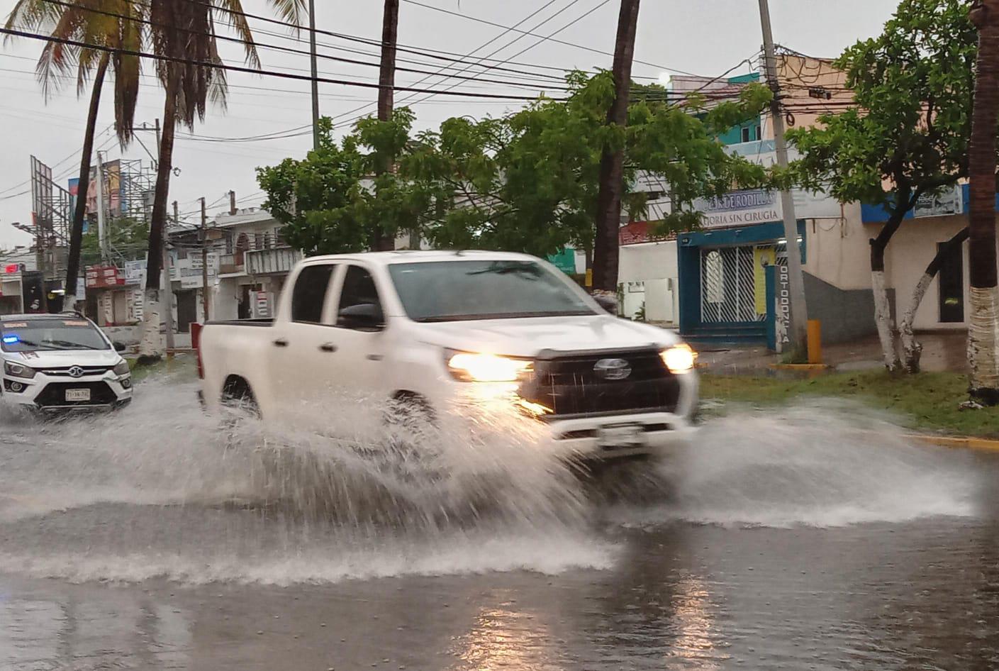 $!Provoca apagones y encharcamientos tormenta registrada en Mazatlán