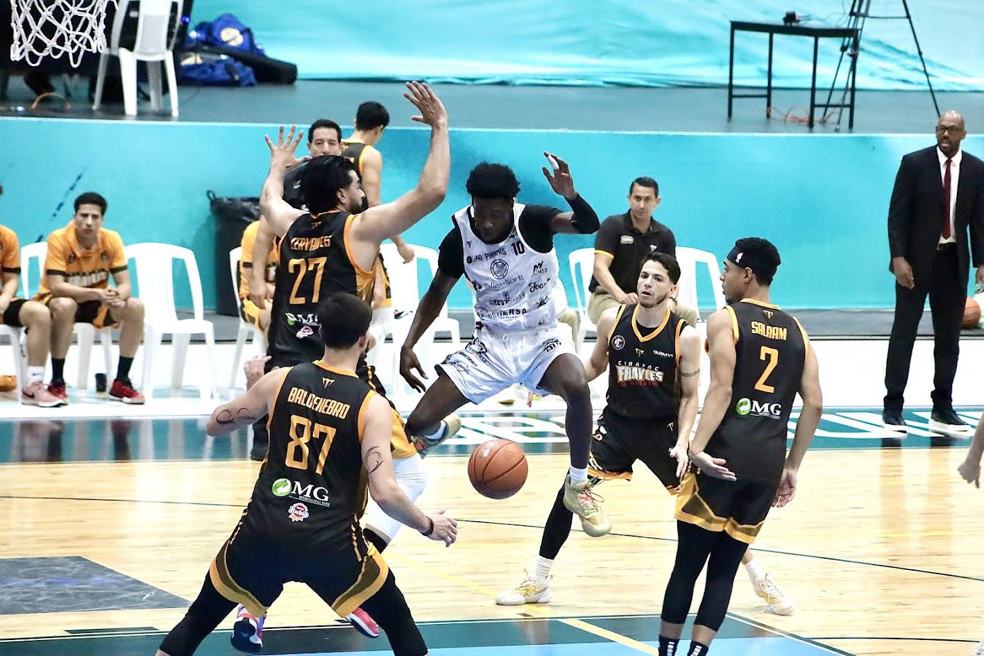 $!Piratas Basketball liga derrota en casa ante Frayles