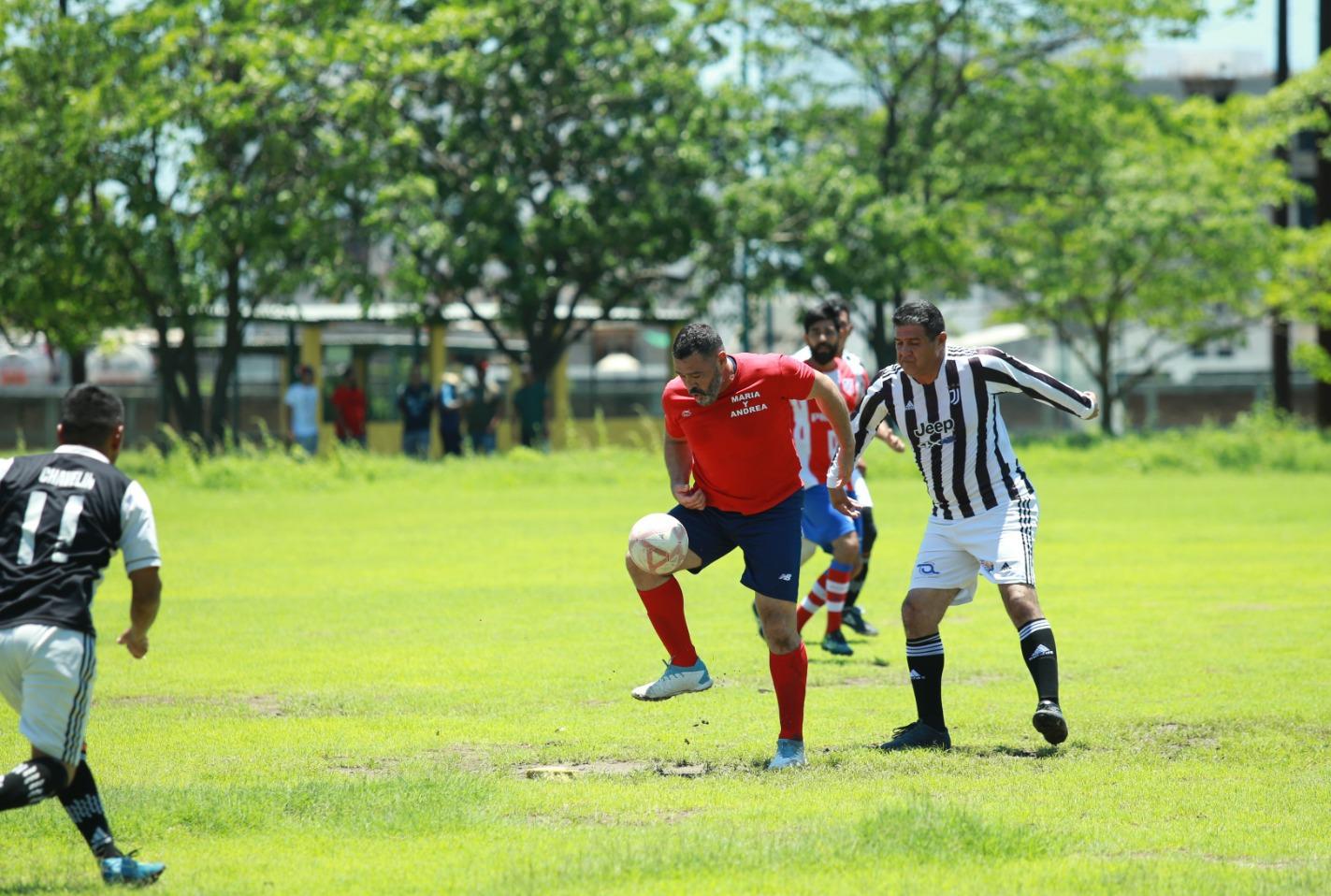 $!Decoraciones Tostado no suelta la cima de Liga Golden Máster