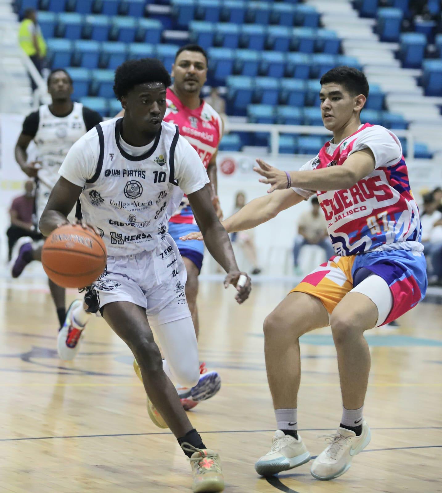 $!Piratas Basketball rompe la mala racha y encuentra la primera victoria de la temporada en casa