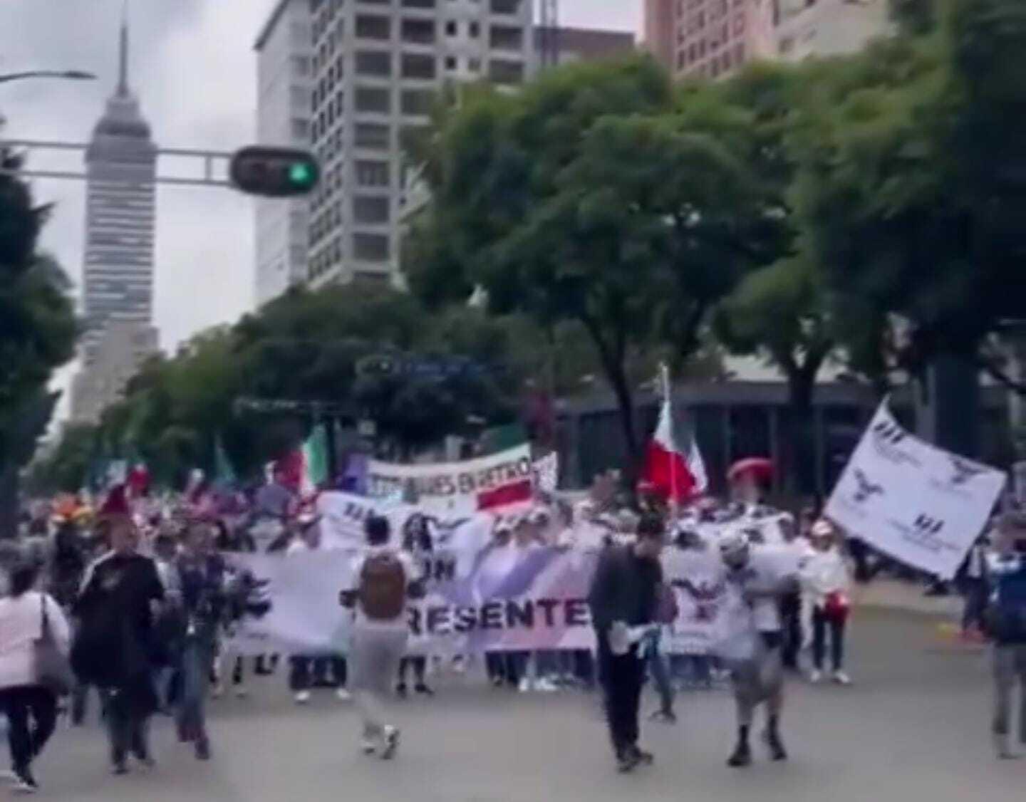 $!Miles de personas marchan a favor y en contra de la reforma judicial