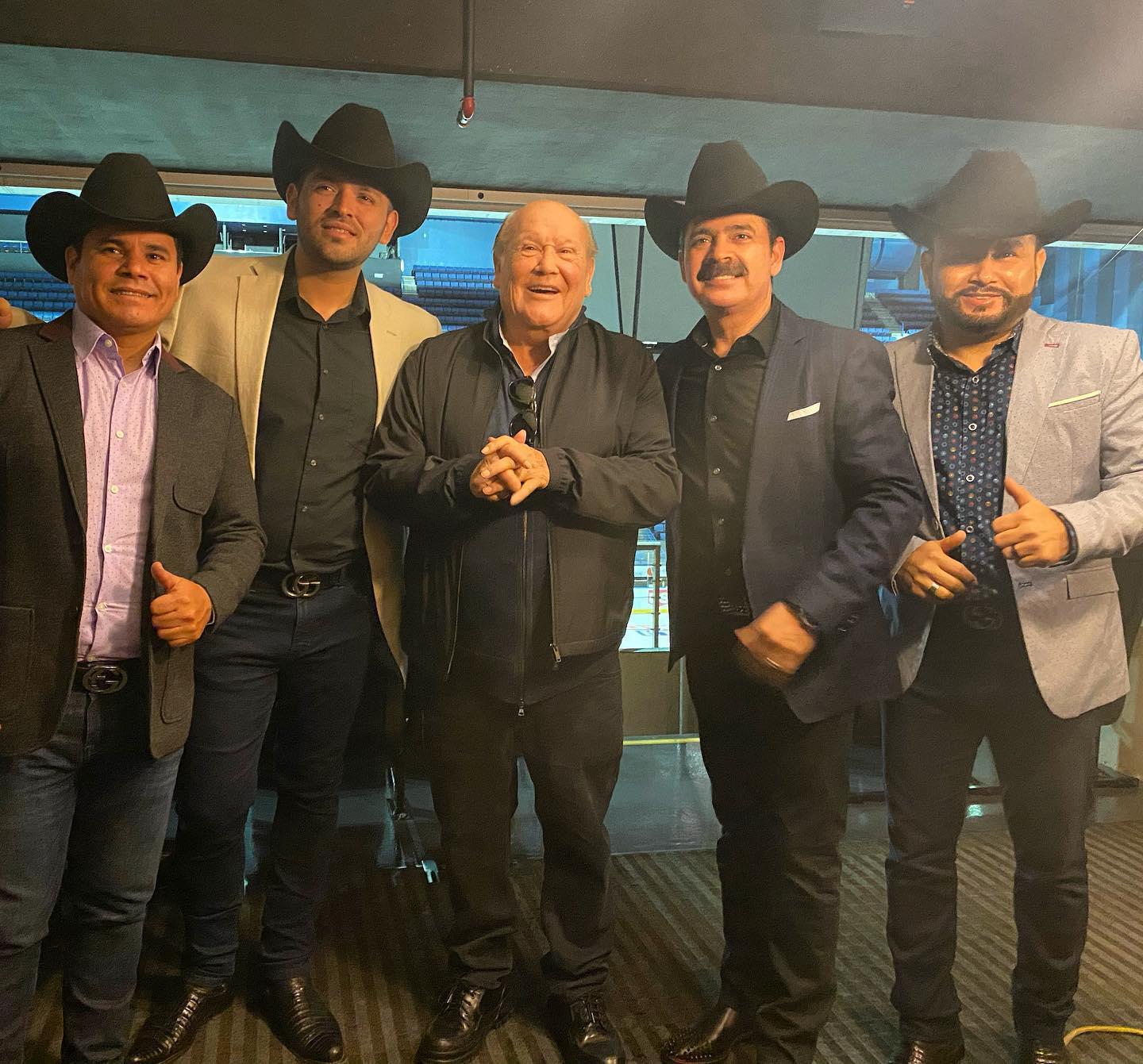 $!Leo Dan junto a Los Tucanes de Tijuana.