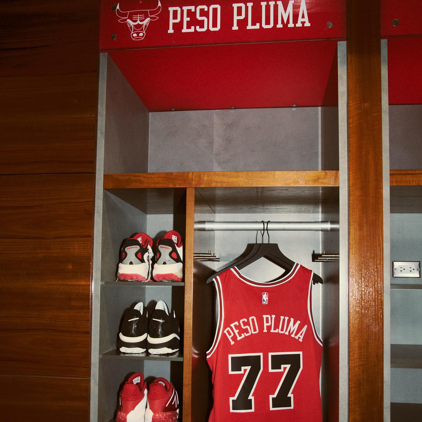 $!El club tenía preparado el locker especial para el cantante con su jersey portando el número 77.