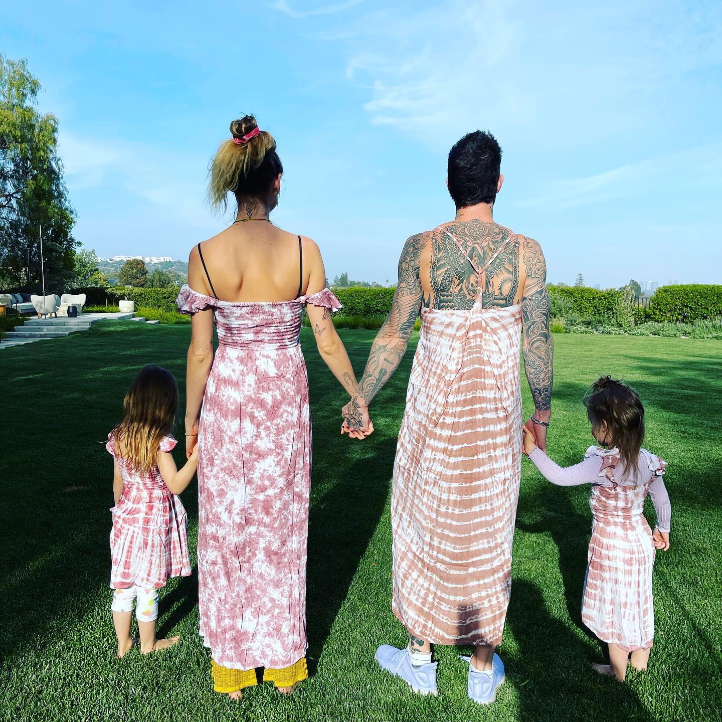 $!Adam Levine, de Maroon 5, y Behati Prinsloo esperan a su tercer hijo