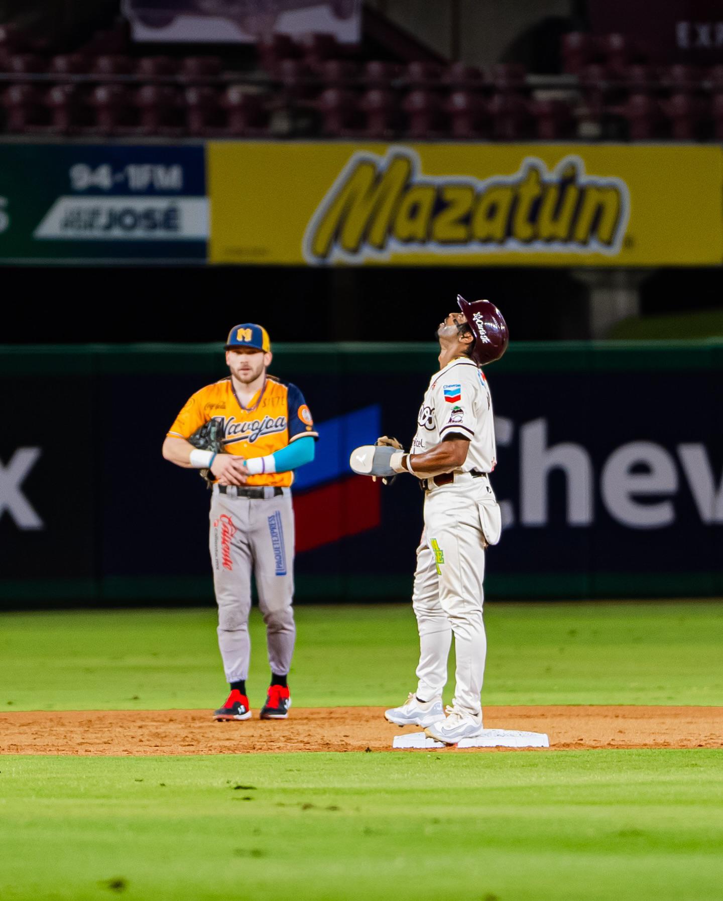 $!Tomateros de Culiacán viene de atrás para quedarse con el primero de la serie ante Mayos