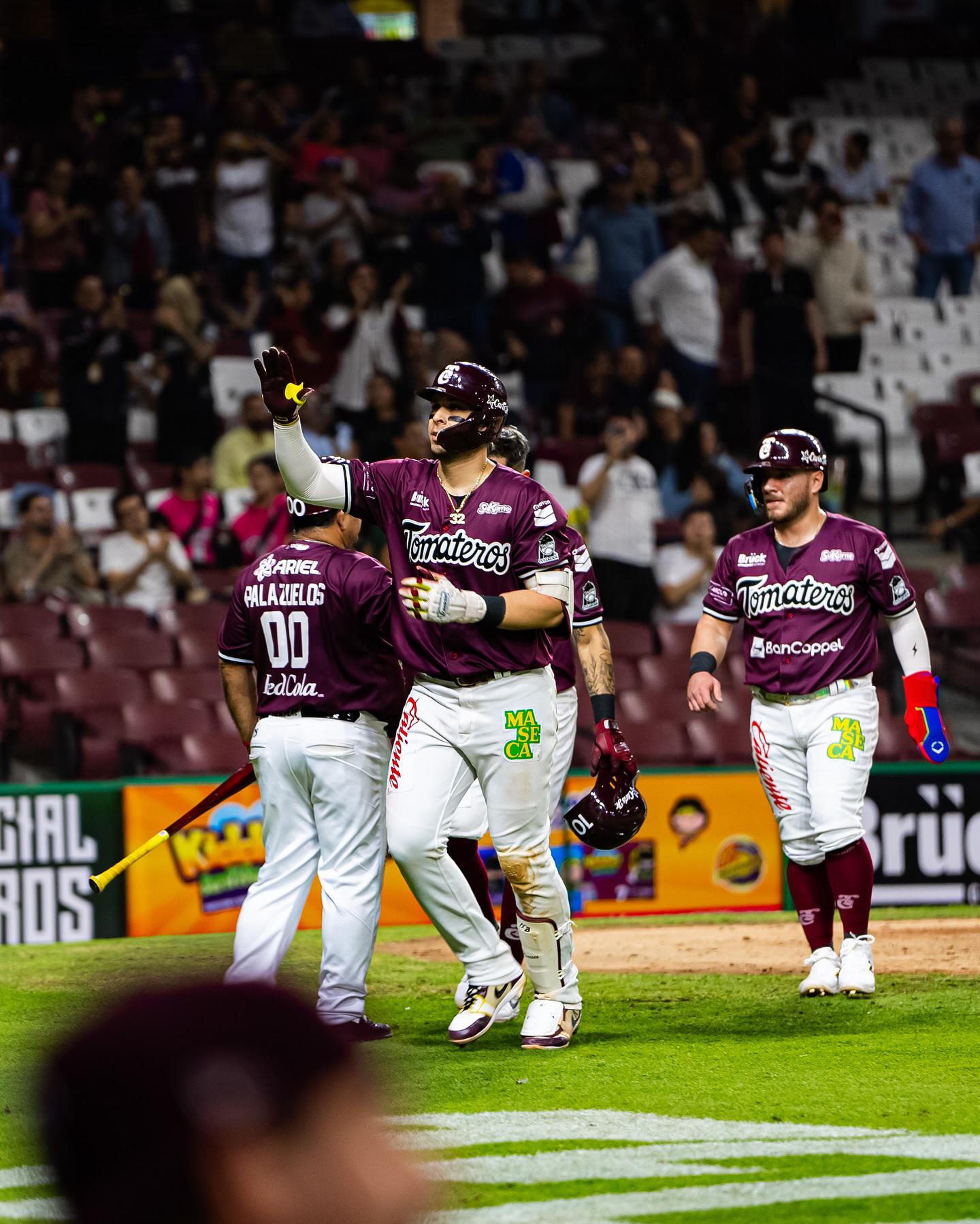 $!Conner Menez y Joey Meneses comandan triunfo en casa de Tomateros de Culiacán