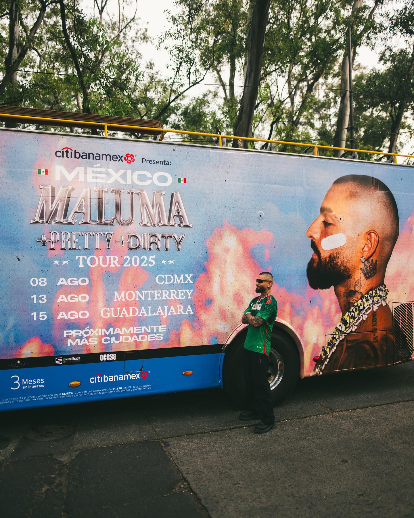 $!Sorprende Maluma a sus fans mexicanos apareciendo en el Monumento a la Revolución