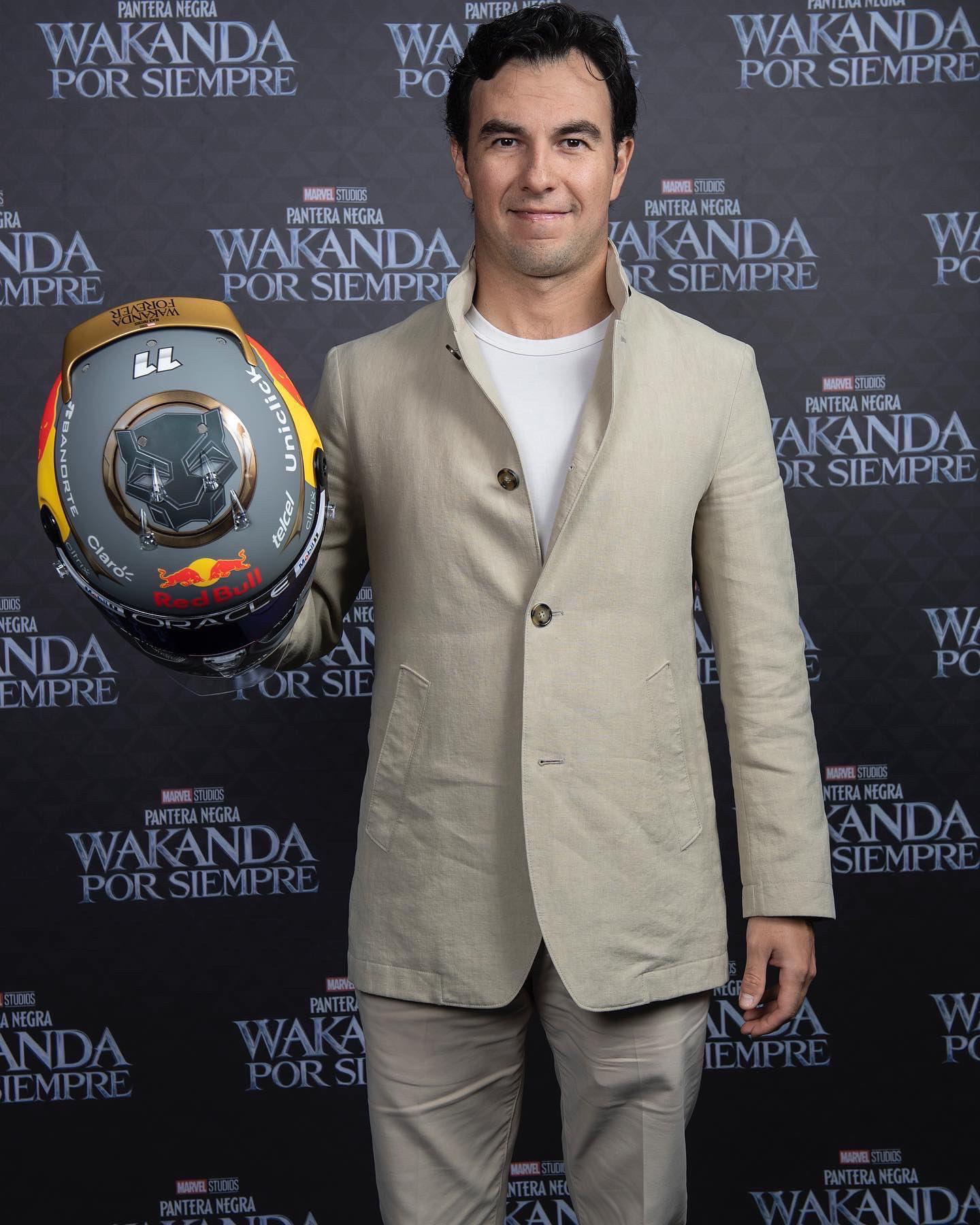 $!‘Checo’ Pérez y Marvel se unen; así es el casco de Black Panther que usará el piloto en Brasil