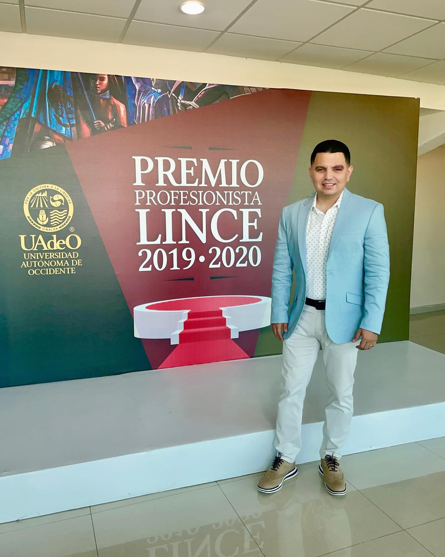 $!Recibe Luciano Luna premio a su trayectoria en la música