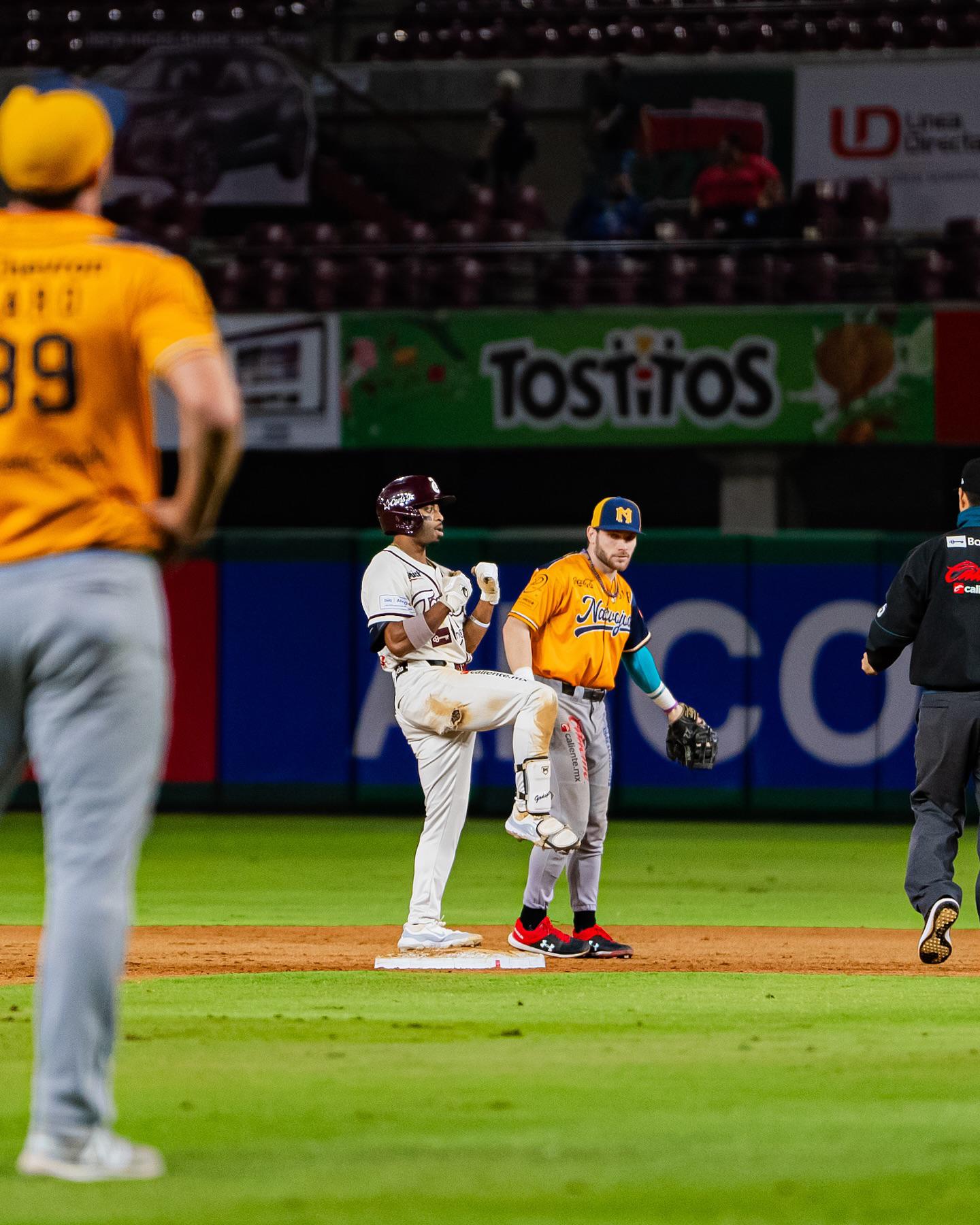 $!Tomateros de Culiacán viene de atrás para quedarse con el primero de la serie ante Mayos