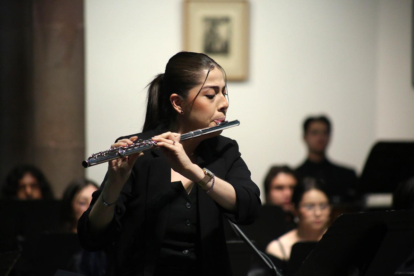 $!Itzairis López Inda, participó como solista en la flauta.