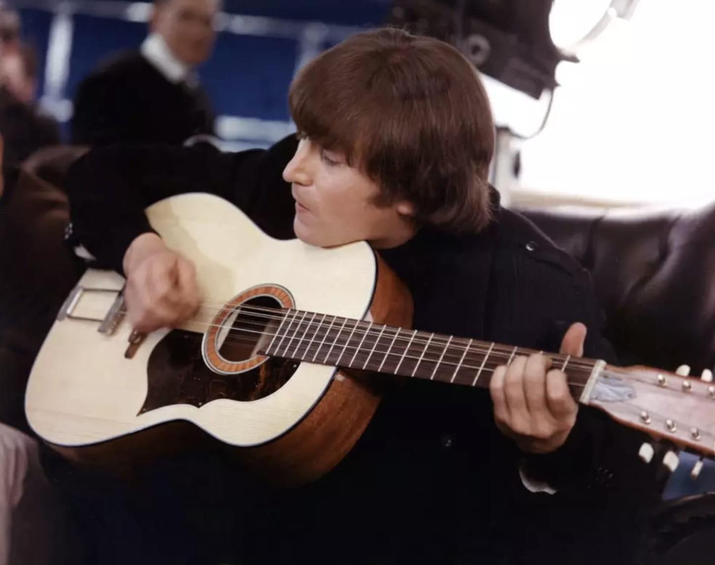 $!Subastan guitarra de John Lennon por casi 2.9 millones de dólares