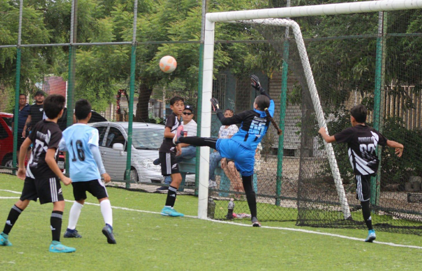 $!Pandas FC Azul se estrena como campeón de la Burócrata