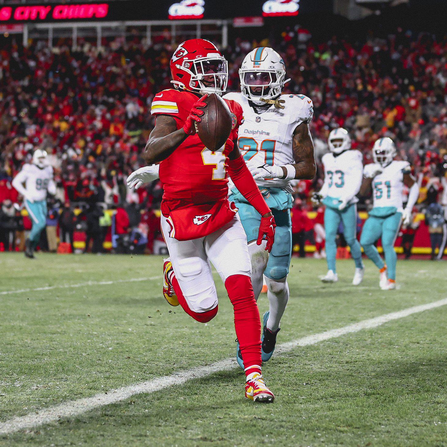 $!Los Chiefs sofocan a los Dolphins en temperaturas gélidas para avanzar