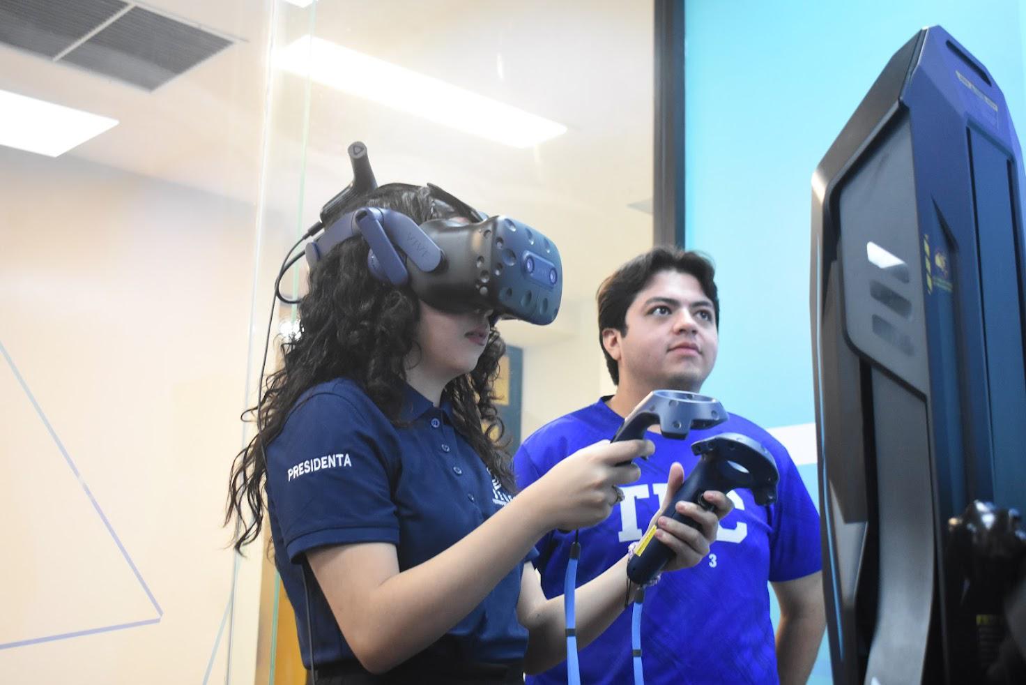 $!Alumnos experimentan la realidad aumentada, desarrollando nuevas habilidades.