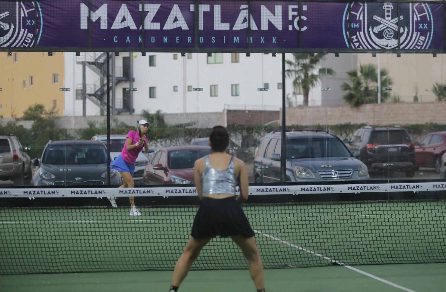 $!De Rueda y Lizárraga aseguran nivel Principiantes en Torneo Rosa de Pádel